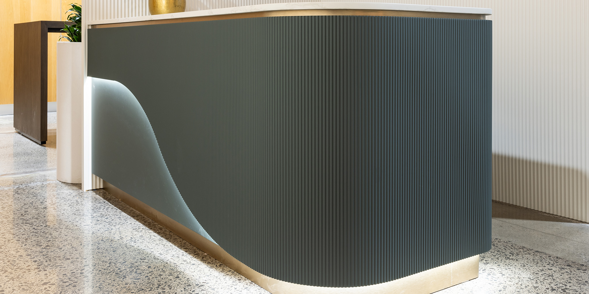 Dezignatek Swurves Tasman in Kombu Green