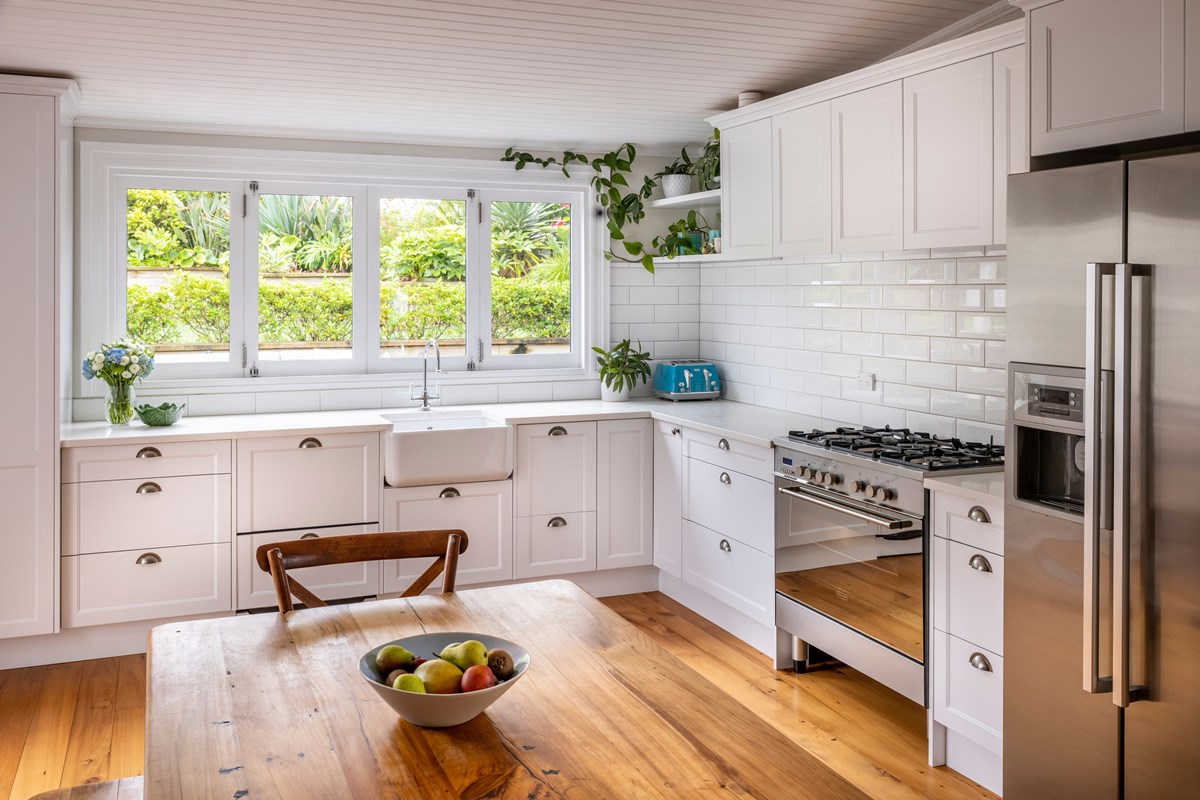 Contemporary profile, Designer White Satin. Lisa Thesing, Innovative Kitchens 2.jpeg